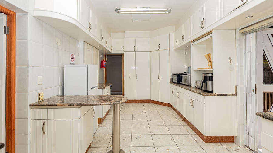 7 Bedroom Property for Sale in Plattekloof Western Cape
